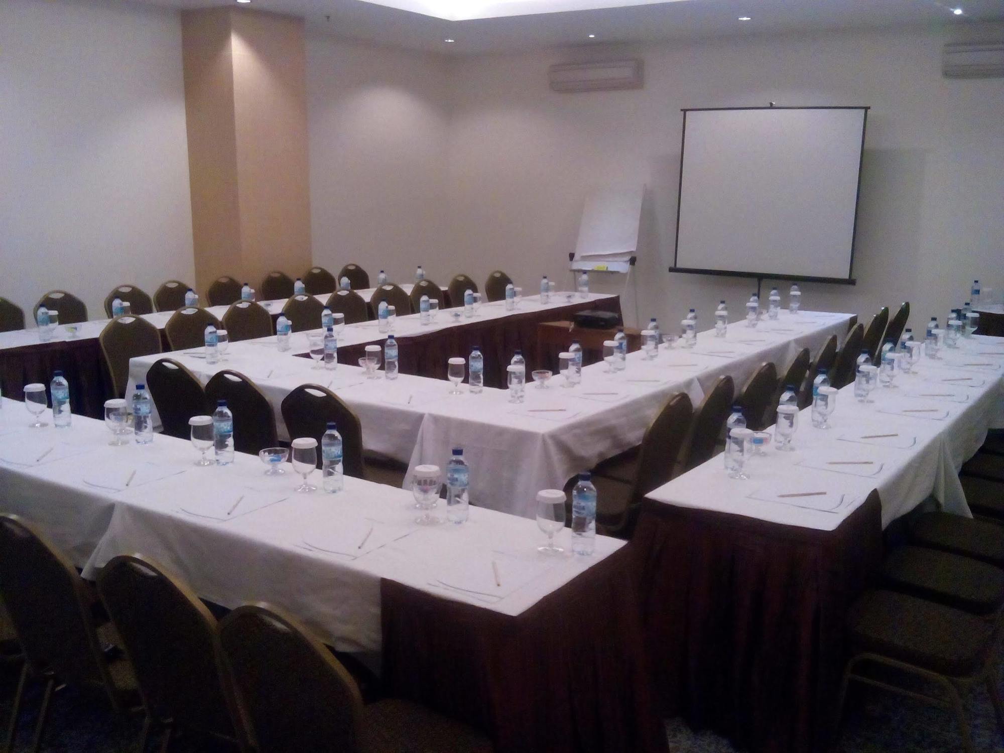 Golden City Hotel And Convention Center - Chse Certified Σεμαράνγκ Εξωτερικό φωτογραφία